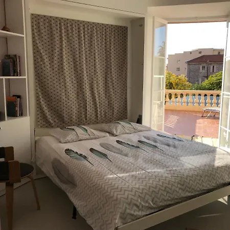 Le Louvre-terrasse-centre * Menton