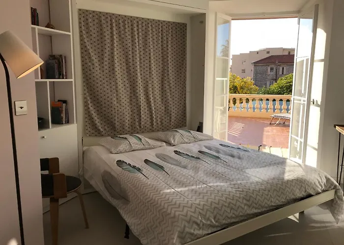 Le Louvre-terrasse-centre * Menton