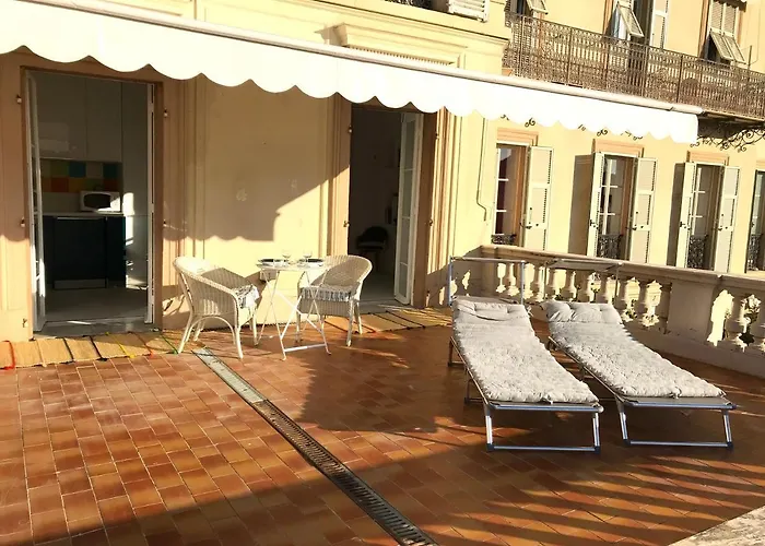 Le Louvre-terrasse-centre * Menton